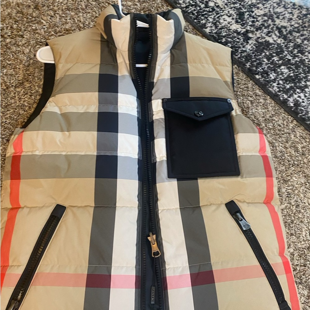 Mens XS Burberry vest NWT